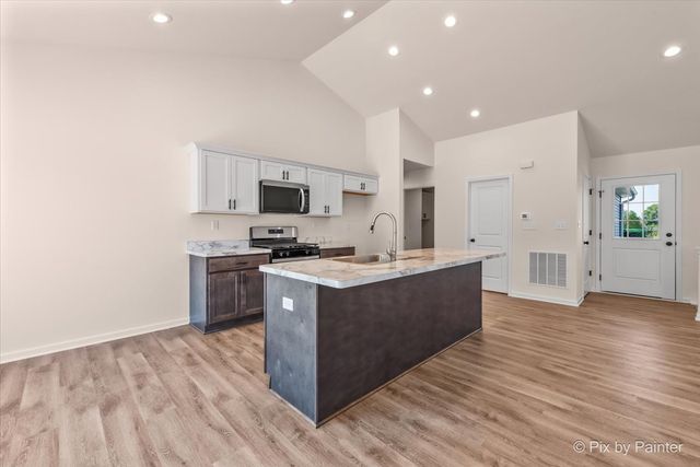 715 Apple Valley Road, Harvard, IL 60033