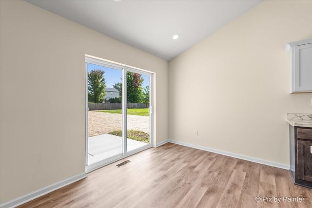 715 Apple Valley Road, Harvard, IL 60033