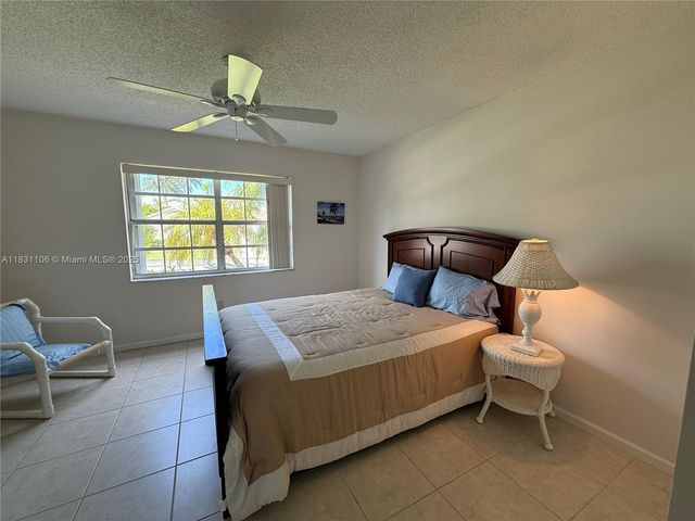 645 SE 25th Ln, Homestead, FL 33033