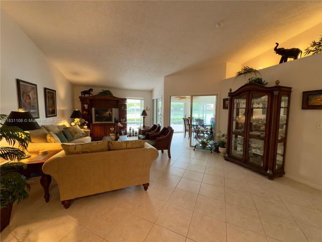 645 SE 25th Ln, Homestead, FL 33033