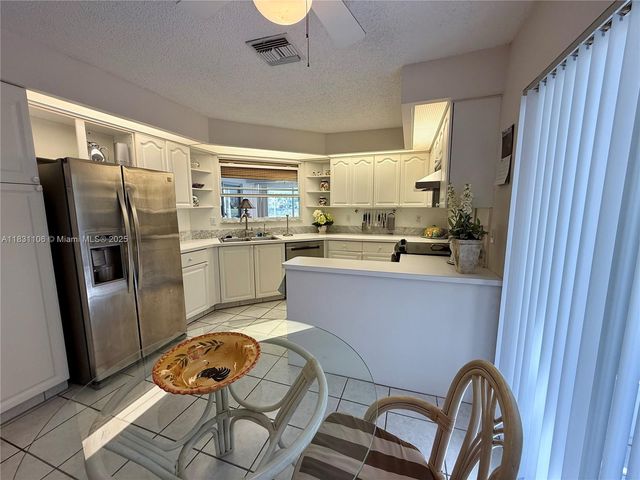 645 SE 25th Ln, Homestead, FL 33033
