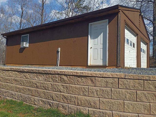 2579 Quarles RD, Thaxton, VA 24174