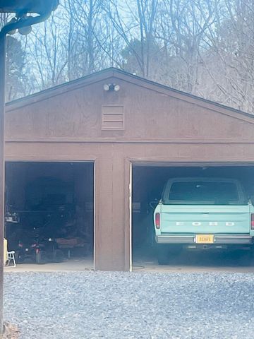 2579 Quarles RD, Thaxton, VA 24174