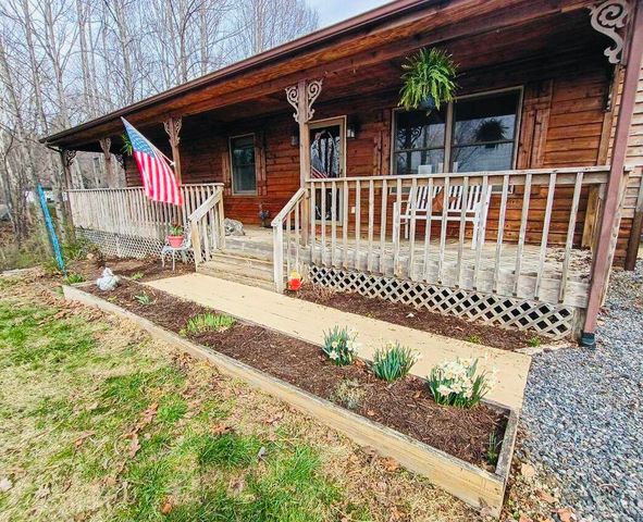 2579 Quarles RD, Thaxton, VA 24174