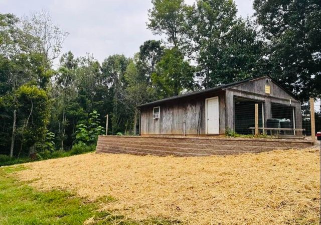 2579 Quarles RD, Thaxton, VA 24174