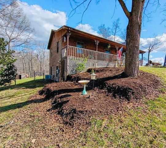 2579 Quarles RD, Thaxton, VA 24174