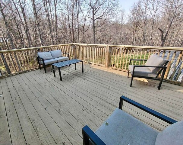 2579 Quarles RD, Thaxton, VA 24174
