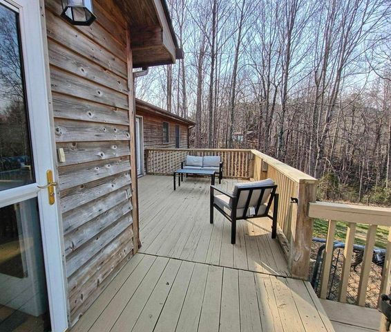2579 Quarles RD, Thaxton, VA 24174