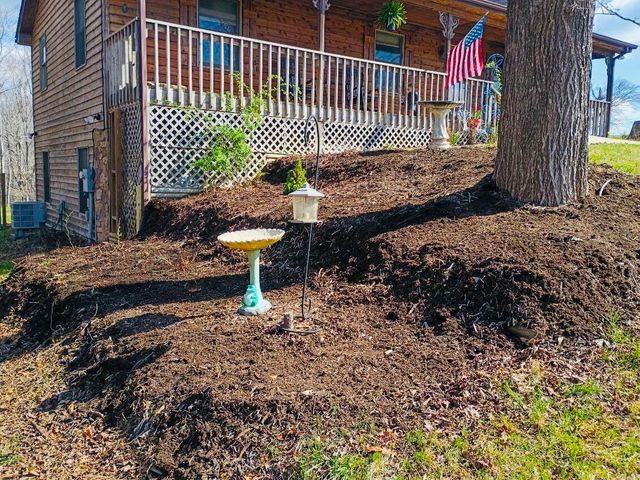 2579 Quarles RD, Thaxton, VA 24174