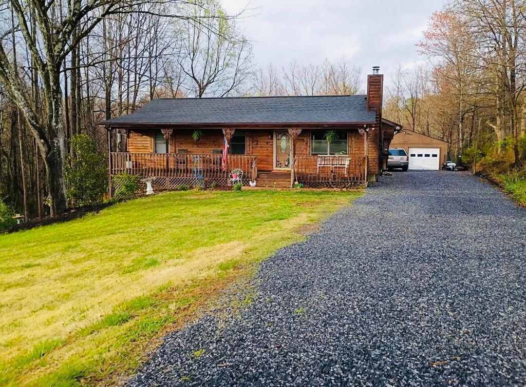 2579 Quarles RD, Thaxton, VA 24174