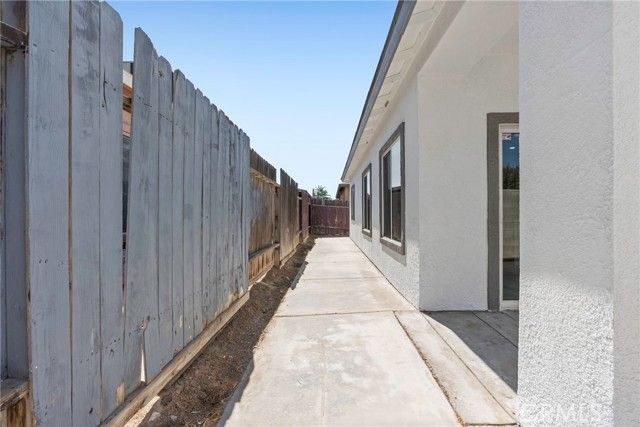 311 Ixtapa Dr, Bakersfield, CA 93307