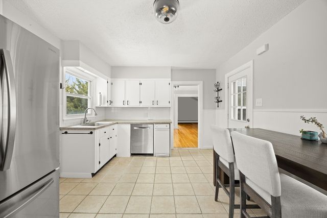 513 Old Post Rd, North Attleboro, MA 02760