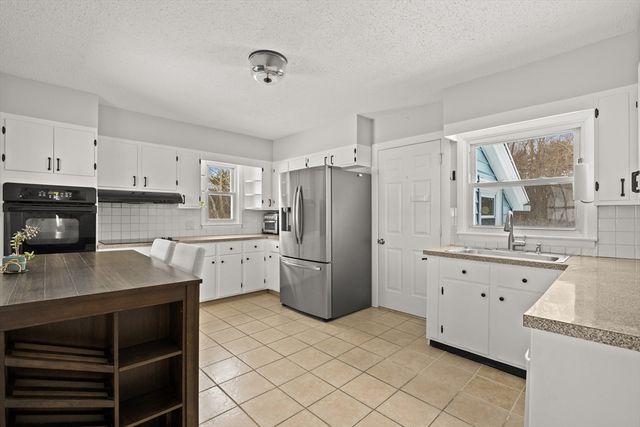 513 Old Post Rd, North Attleboro, MA 02760