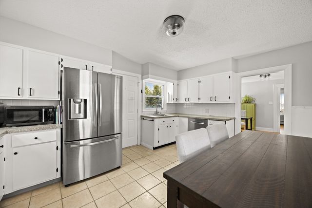 513 Old Post Rd, North Attleboro, MA 02760