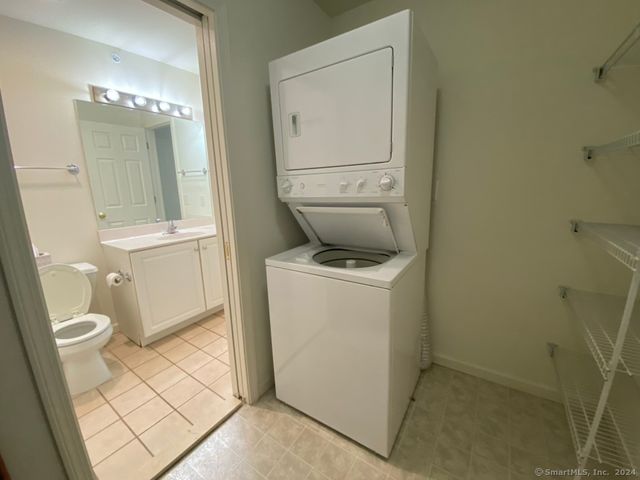 20 Orchard Street 204, Brookfield, CT 06804