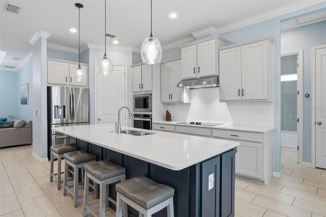 16824 RIDGEWOOD AVENUE, Montverde, FL 34756