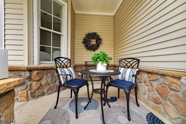 6 Osprey Ct, Washington Twp., NJ 07882