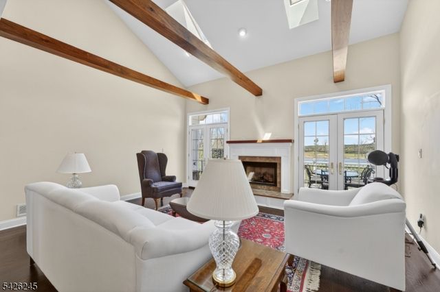 6 Osprey Ct, Washington Twp., NJ 07882