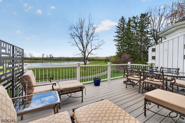 6 Osprey Ct, Washington Twp., NJ 07882