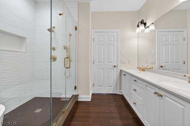 6 Osprey Ct, Washington Twp., NJ 07882