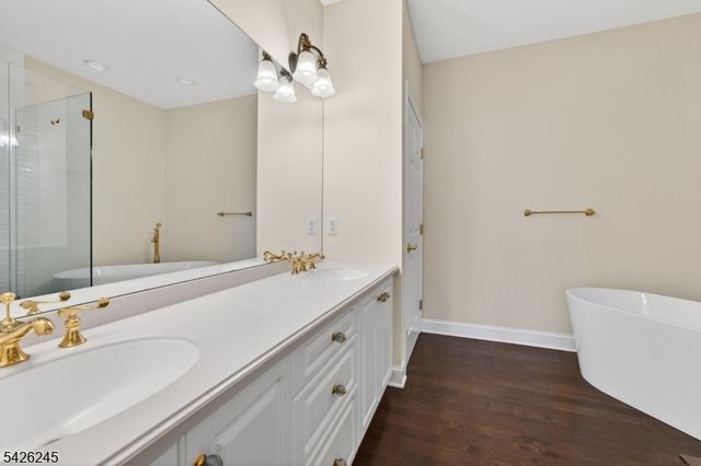 6 Osprey Ct, Washington Twp., NJ 07882