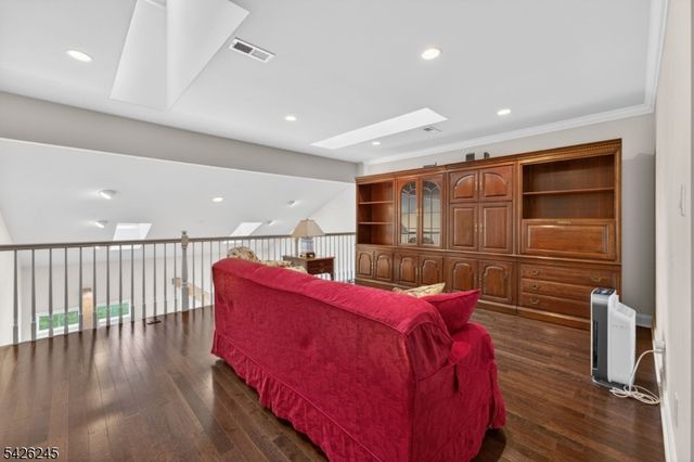 6 Osprey Ct, Washington Twp., NJ 07882