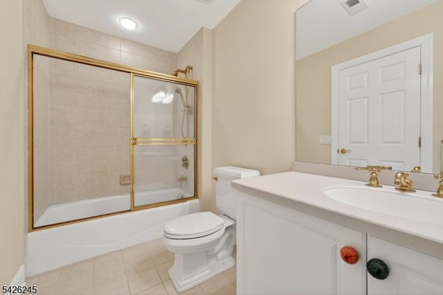 6 Osprey Ct, Washington Twp., NJ 07882