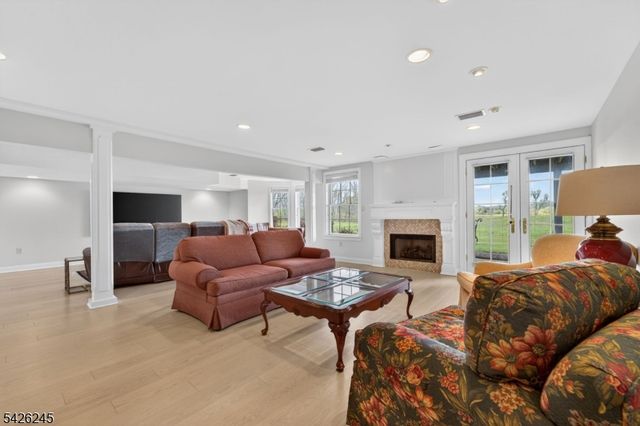 6 Osprey Ct, Washington Twp., NJ 07882