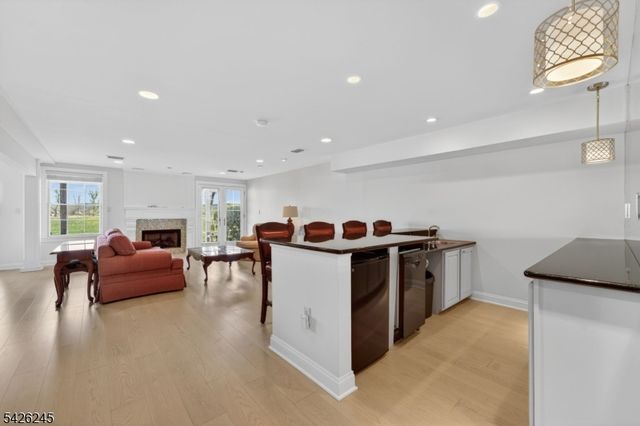 6 Osprey Ct, Washington Twp., NJ 07882
