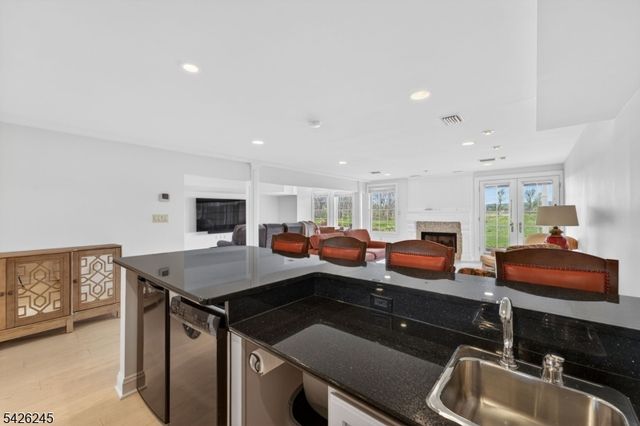 6 Osprey Ct, Washington Twp., NJ 07882