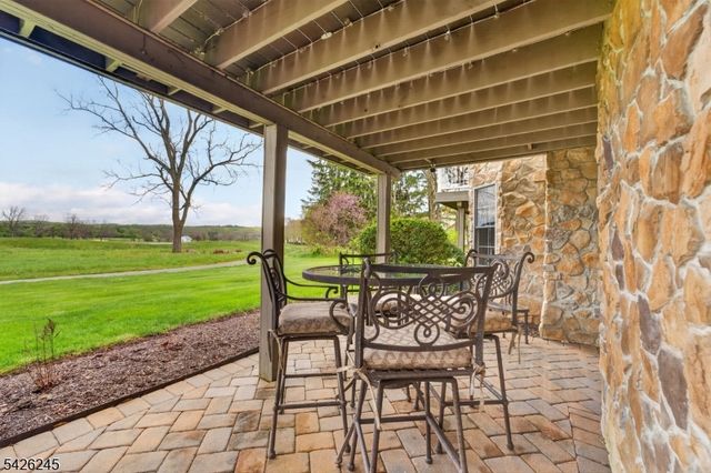 6 Osprey Ct, Washington Twp., NJ 07882