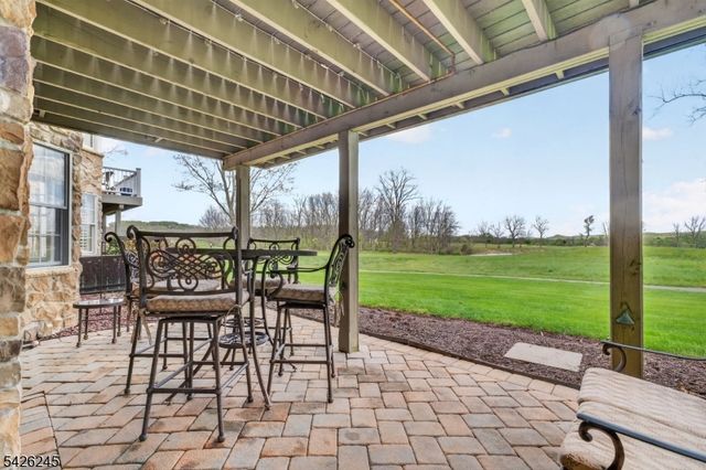 6 Osprey Ct, Washington Twp., NJ 07882