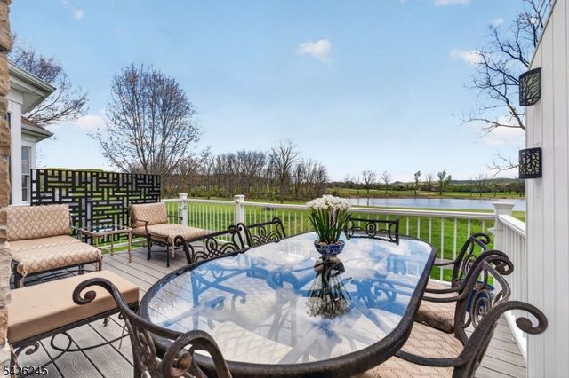 6 Osprey Ct, Washington Twp., NJ 07882