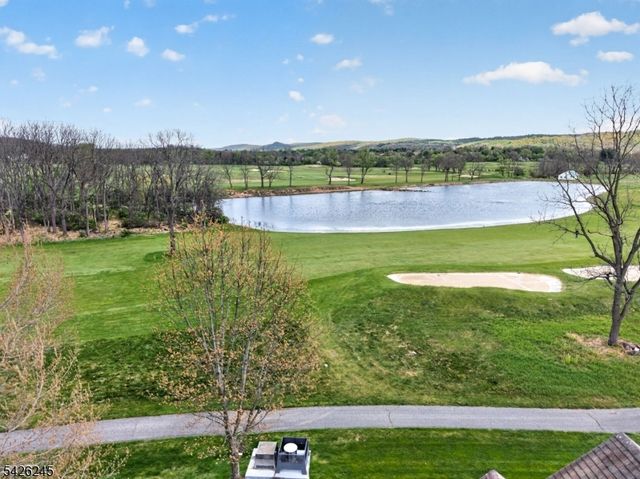6 Osprey Ct, Washington Twp., NJ 07882