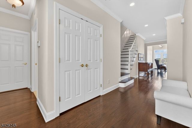 6 Osprey Ct, Washington Twp., NJ 07882