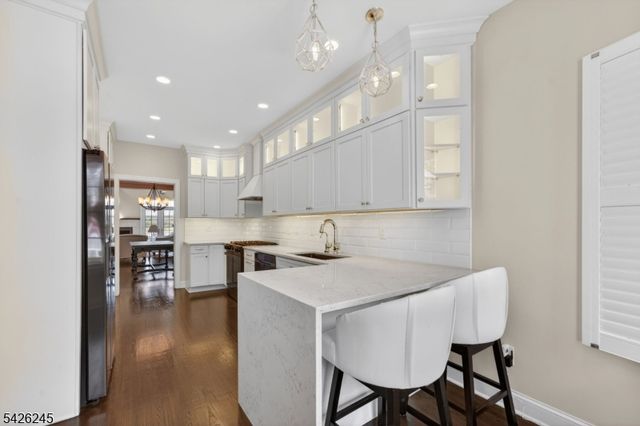 6 Osprey Ct, Washington Twp., NJ 07882
