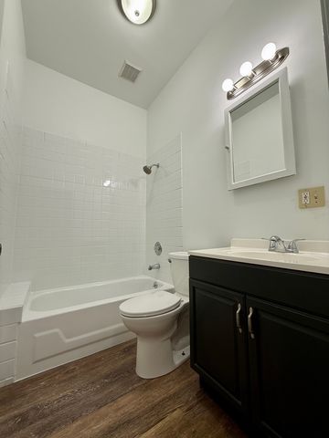 556 W 37th Street 3F, Chicago, IL 60609