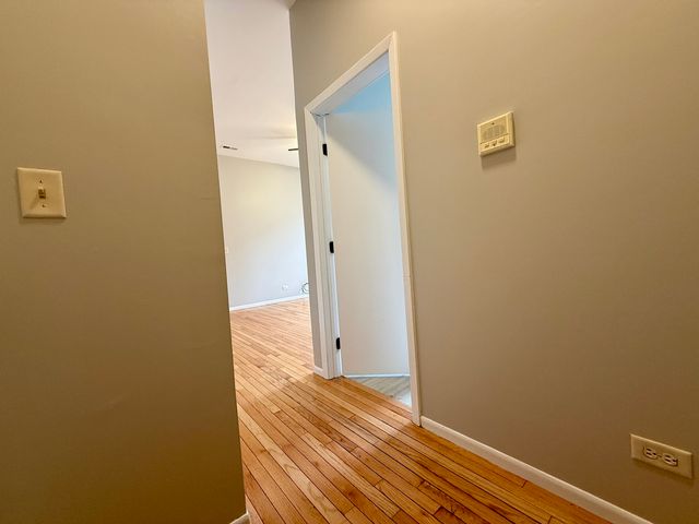 556 W 37th Street 3F, Chicago, IL 60609