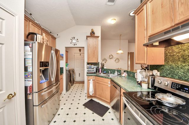 1611 Bob White Street, Brookshire, TX 77423