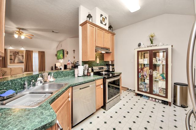 1611 Bob White Street, Brookshire, TX 77423