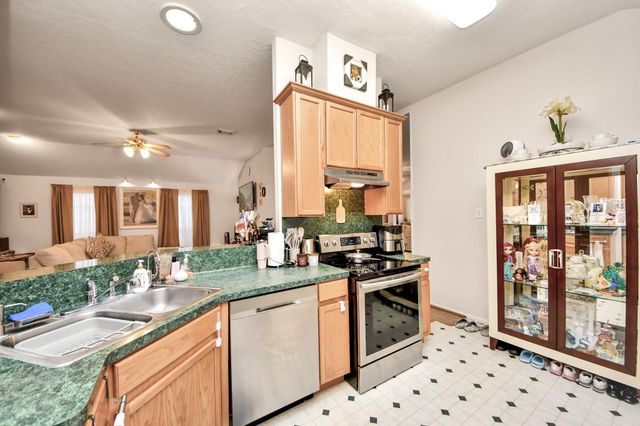 1611 Bob White Street, Brookshire, TX 77423