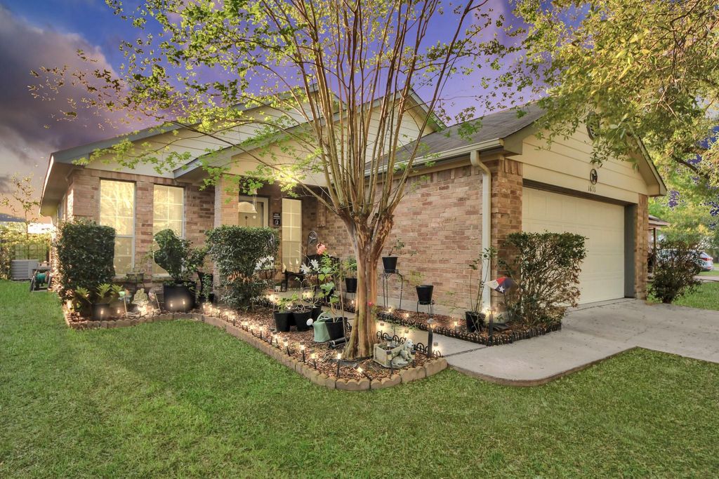 1611 Bob White Street, Brookshire, TX 77423