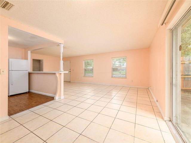 8702 FISH LAKE ROAD, Tampa, FL 33619