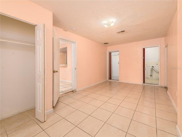 8702 FISH LAKE ROAD, Tampa, FL 33619