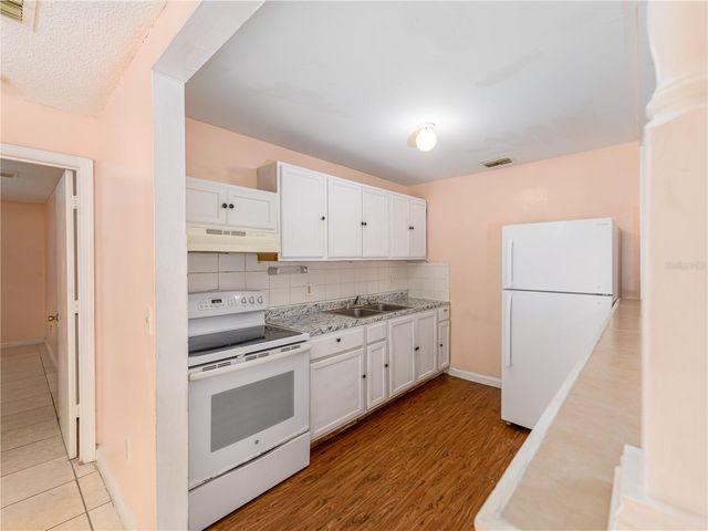 8702 FISH LAKE ROAD, Tampa, FL 33619