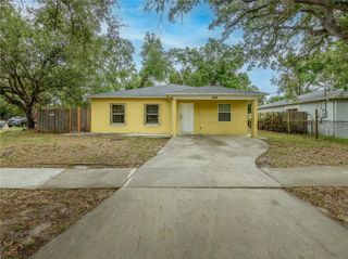 8702 FISH LAKE ROAD, Tampa, FL 33619