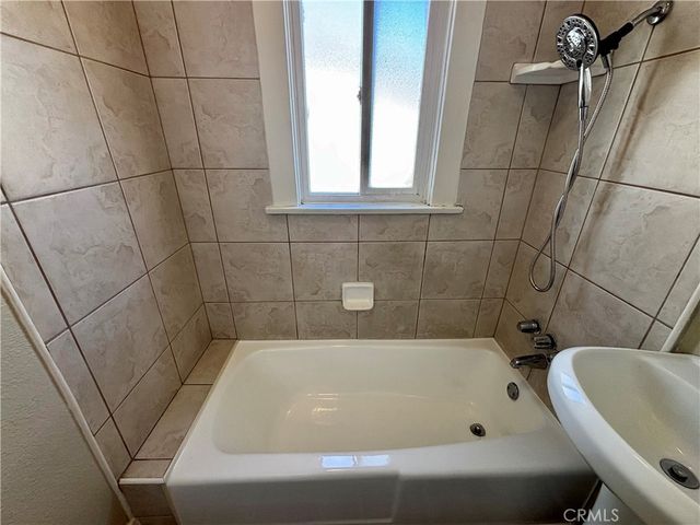 323 W 82nd Street, Los Angeles, CA 90003