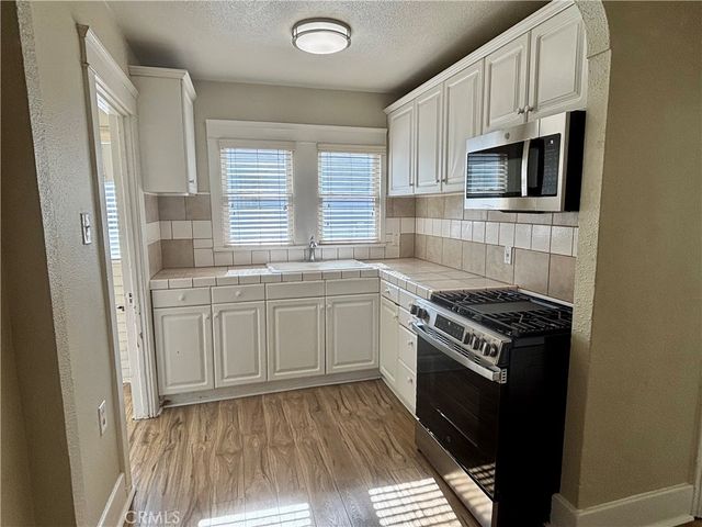 323 W 82nd Street, Los Angeles, CA 90003
