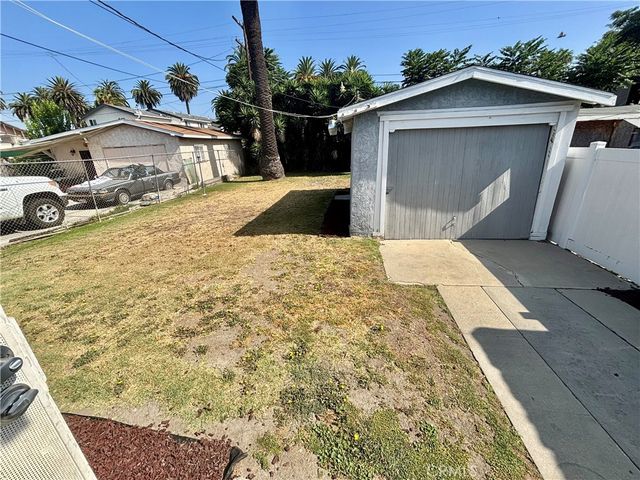 323 W 82nd Street, Los Angeles, CA 90003