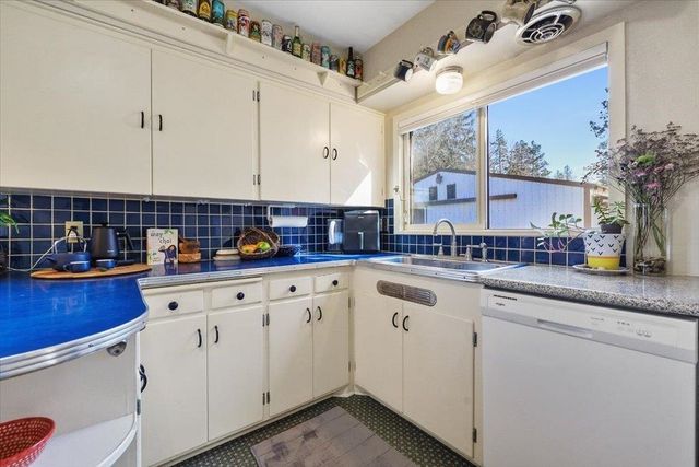 129 W 33rd Ave, Spokane, WA 99203